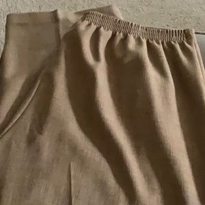 🥳 5/25.00 - brown slacks